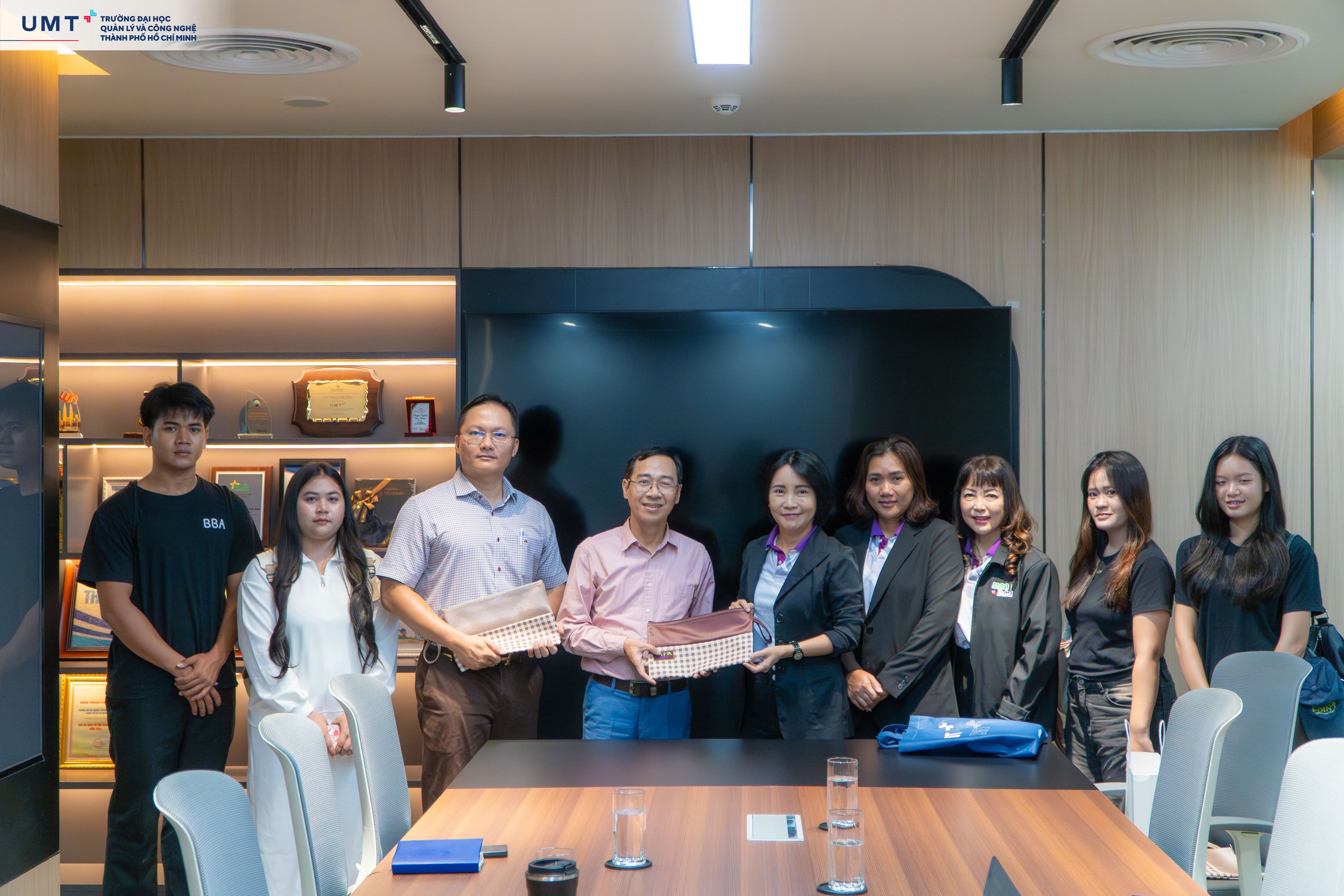 UMT chào đón Surindra Rajabhat University (Thái Lan) đến thăm và làm việc, thúc đẩy cơ hội hợp tác quốc tế