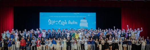 “GIÓ VÀ CÁNH BUỒM” - MÓN QUÀ NGHỆ THUẬT Ý NGHĨA CỦA SINH VIÊN UMT DÀNH TẶNG THẦY CÔ